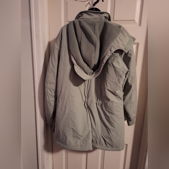L.L.Bean women's large heavy coat - Picture 4 of 6